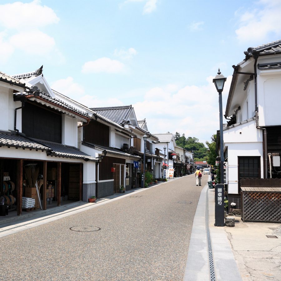 An empty, low-rise street in Hita.